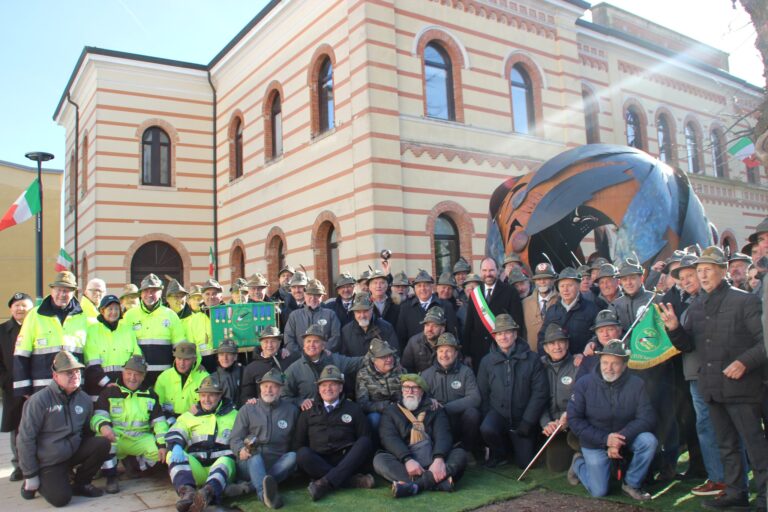 Inaugurazione monumento Gli Alpini nel Mondo